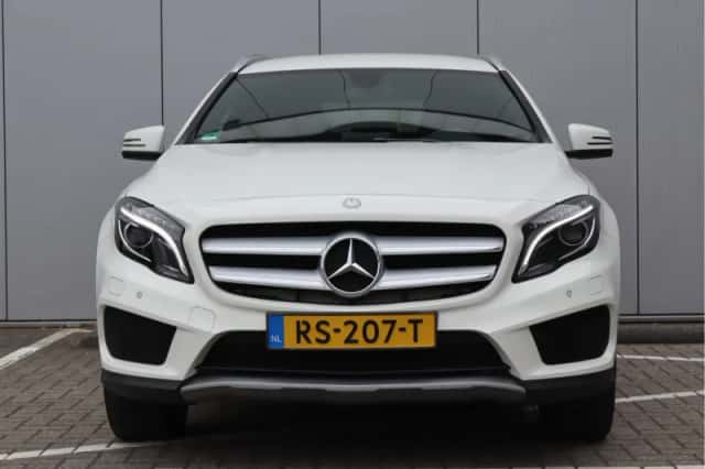 Mercedes-Benz GLA (2015) thumbnail 6