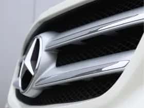 Mercedes-Benz GLA (2015) thumbnail 10