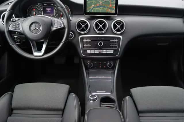 Mercedes-Benz A-Klasse (2015) thumbnail 3