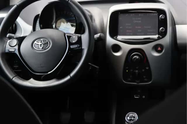 Toyota Aygo (2014) thumbnail 16