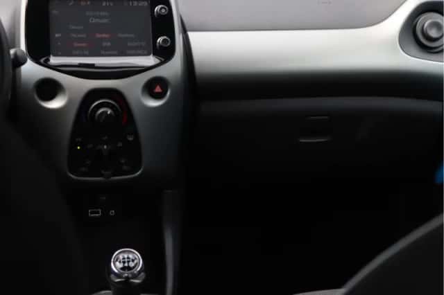 Toyota Aygo (2014) thumbnail 17