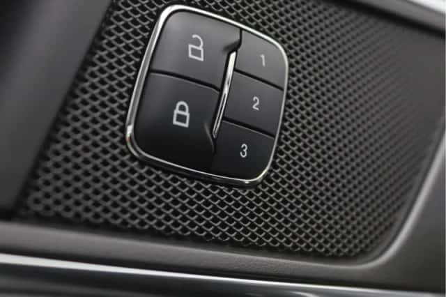 Ford S-Max (2015) thumbnail 30