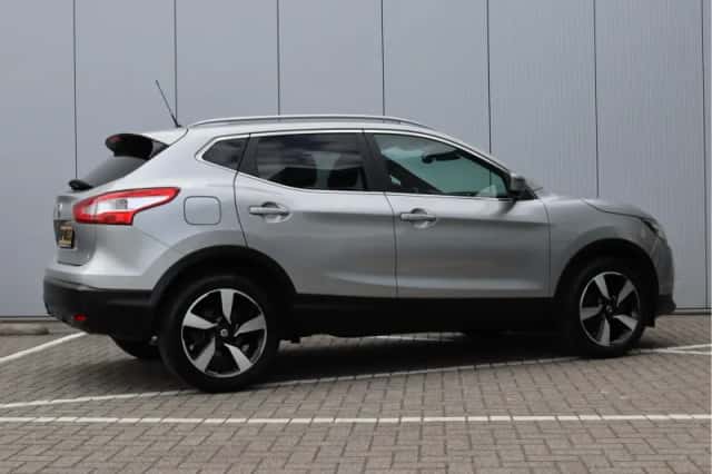 Nissan Qashqai (2017) thumbnail 5
