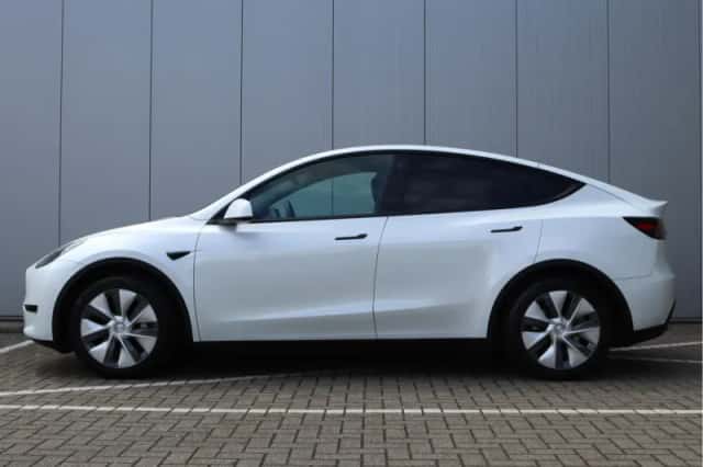 Tesla Model Y (2022) thumbnail 13