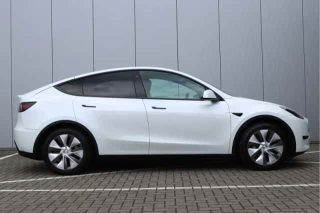 Tesla Model Y (2022) thumbnail 14
