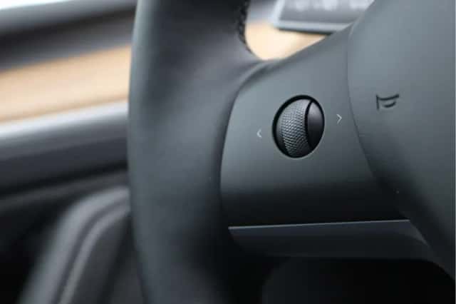 Tesla Model Y (2022) thumbnail 29