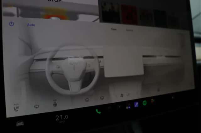 Tesla Model Y (2022) thumbnail 37