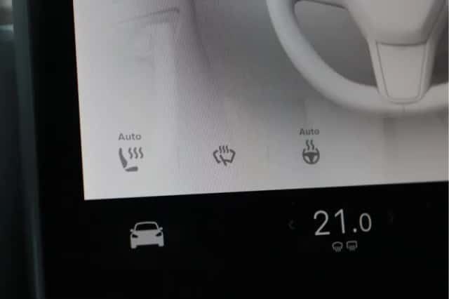 Tesla Model Y (2022) thumbnail 38