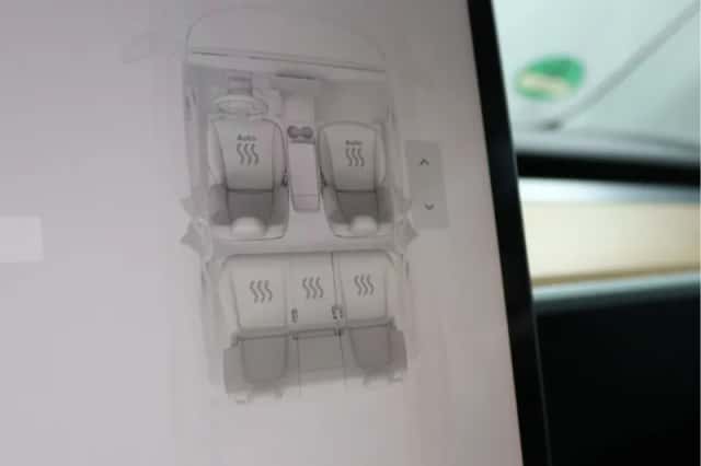 Tesla Model Y (2022) thumbnail 39