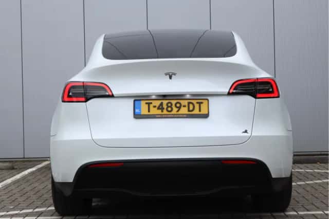 Tesla Model Y (2022) thumbnail 7