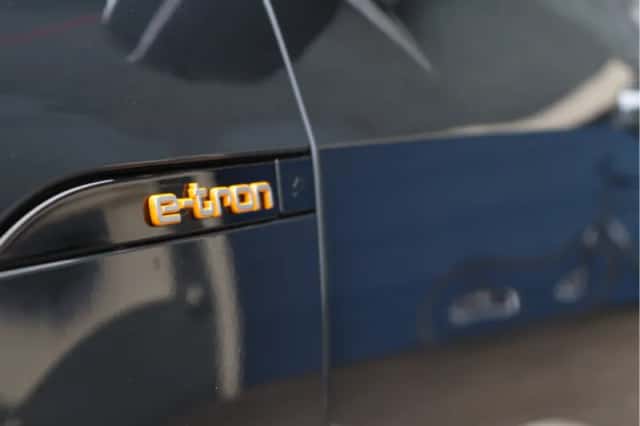Audi e-tron (2019) thumbnail 13