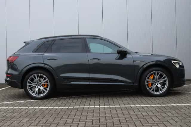 Audi e-tron (2019) thumbnail 24