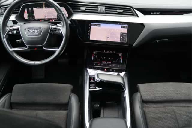 Audi e-tron (2019) thumbnail 4