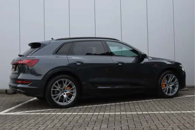 Audi e-tron (2019) thumbnail 6