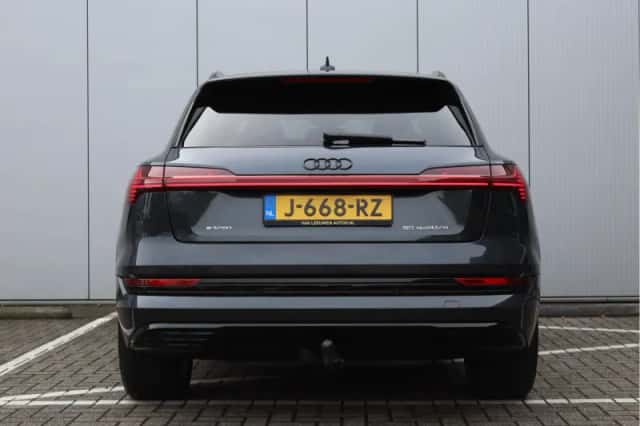 Audi e-tron (2019) thumbnail 8