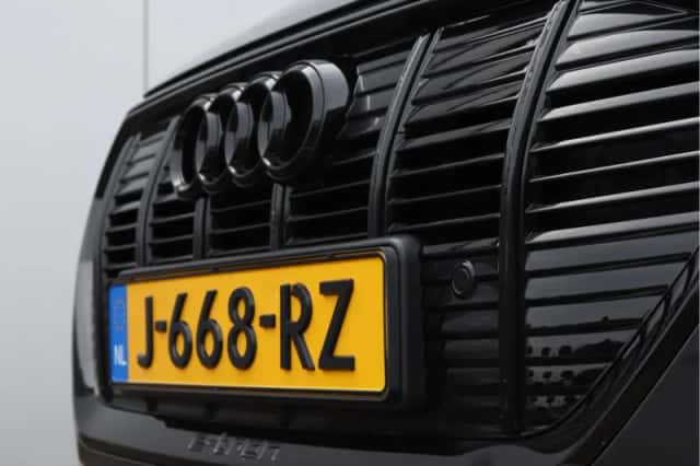 Audi e-tron (2019) thumbnail 10