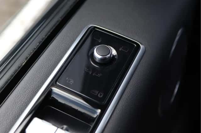 Land Rover Range Rover (2018) thumbnail 44