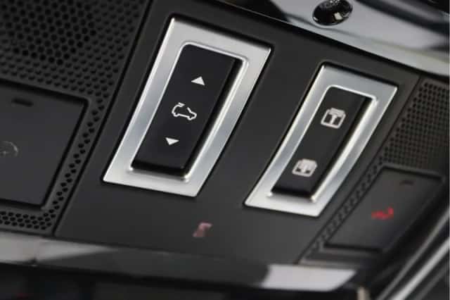 Land Rover Range Rover (2018) thumbnail 86