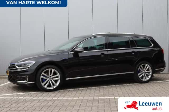 Volkswagen Passat (2015) thumbnail 1