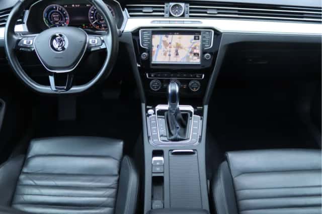 Volkswagen Passat (2015) thumbnail 4