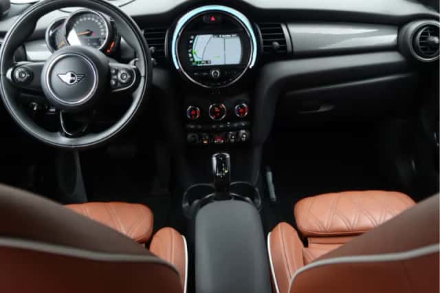MINI Cooper (2018) thumbnail 3