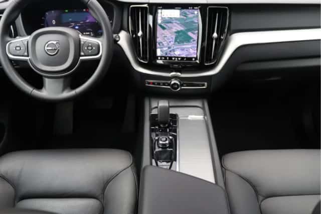 Volvo XC60 (2022) thumbnail 4