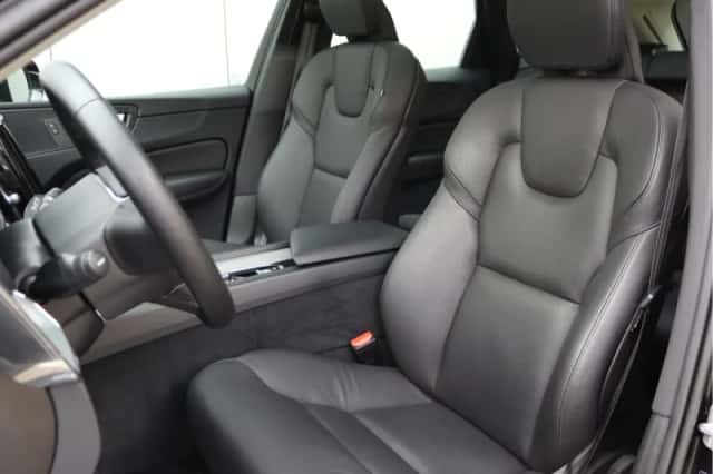 Volvo XC60 (2022) thumbnail 5