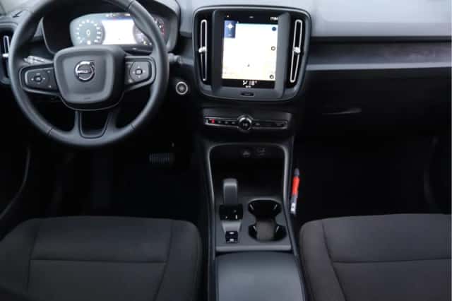 Volvo XC40 (2020) thumbnail 3