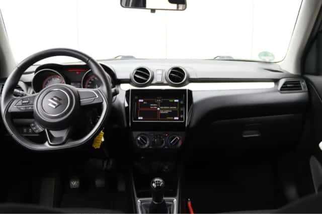 Suzuki Swift (2019) thumbnail 3