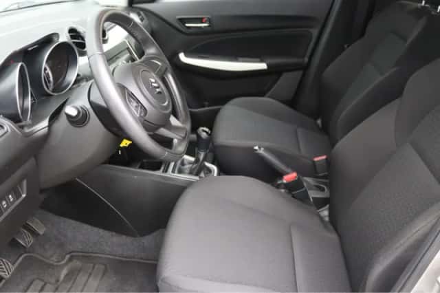 Suzuki Swift (2019) thumbnail 4