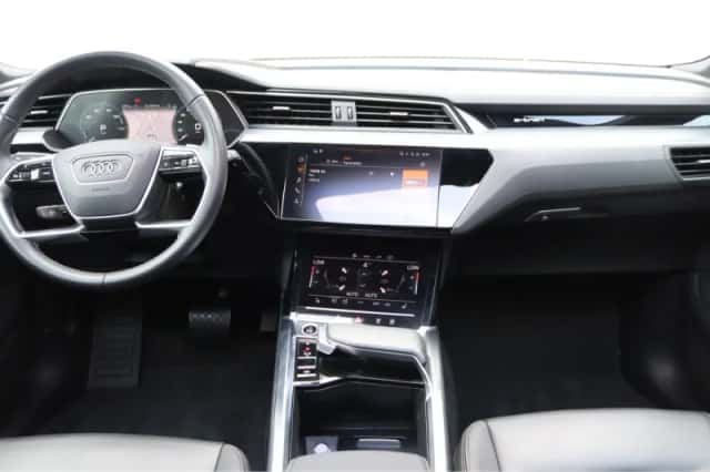 Audi Q8 e-tron (2023) thumbnail 3