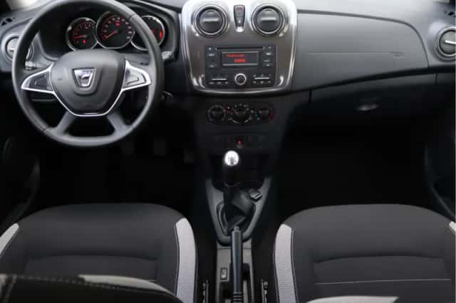 Dacia Sandero (2018) thumbnail 3