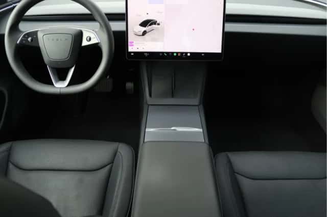 Tesla Model 3 (2023) thumbnail 3