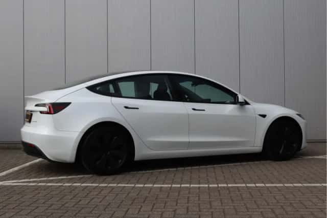 Tesla Model 3 (2023) thumbnail 5