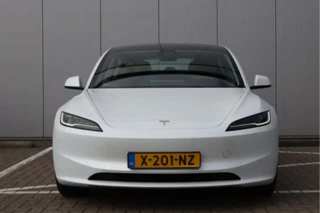 Tesla Model 3 (2023) thumbnail 6