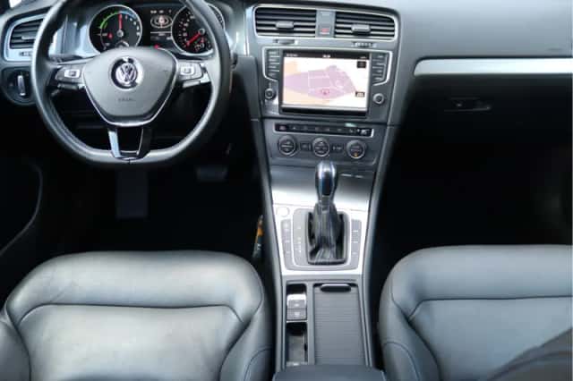 Volkswagen E-Golf (2014) thumbnail 4