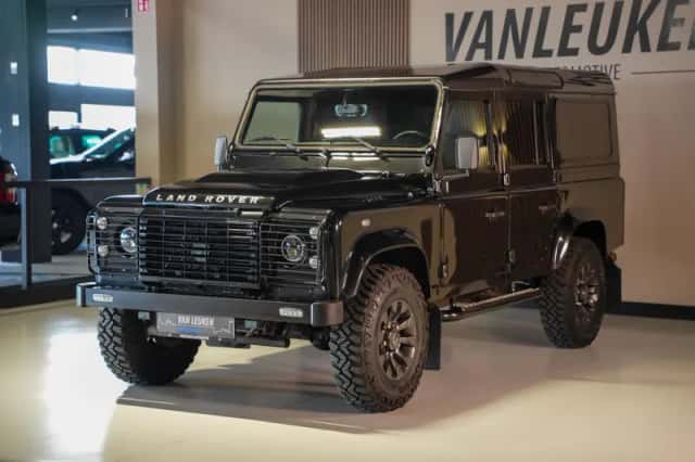 Land Rover Defender (2014) thumbnail 2