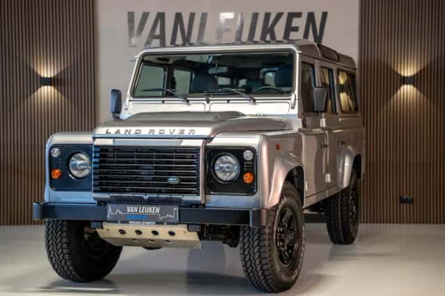 Land Rover Defender (2013) thumbnail 1