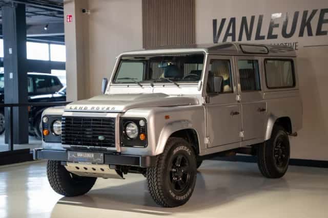 Land Rover Defender (2013) thumbnail 2