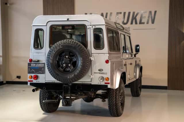 Land Rover Defender (2013) thumbnail 6