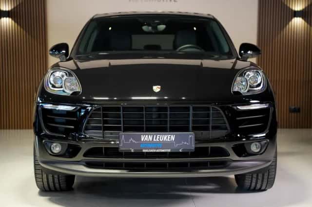 Porsche Macan (2018) thumbnail 3