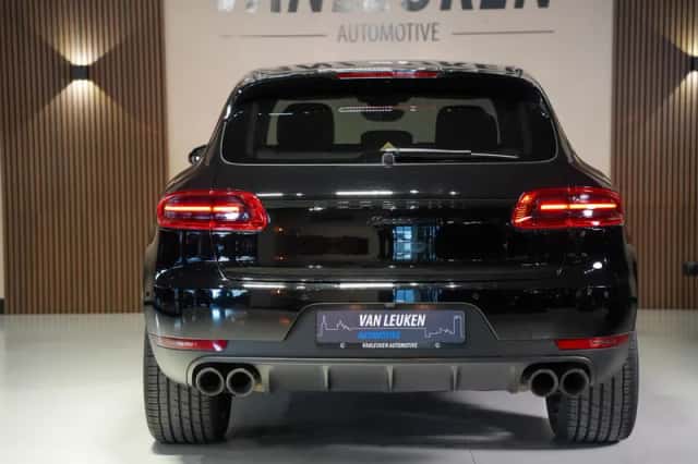 Porsche Macan (2018) thumbnail 6