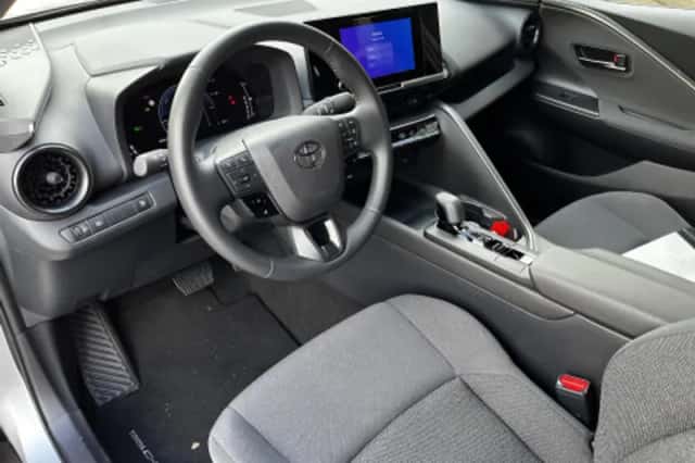 Toyota C hr (2024) thumbnail 2