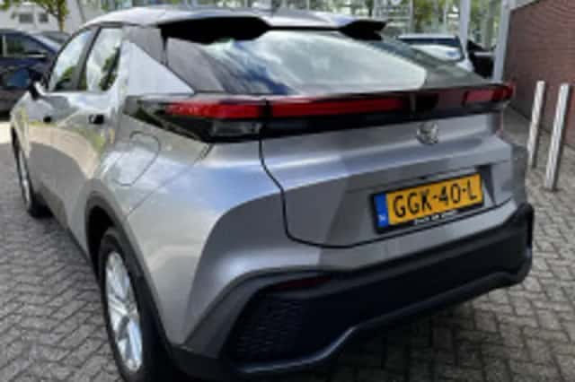 Toyota C hr (2024) thumbnail 3