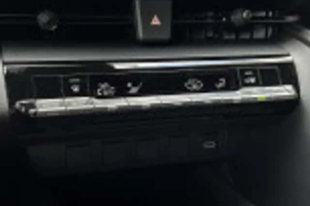Toyota C hr (2024) thumbnail 53