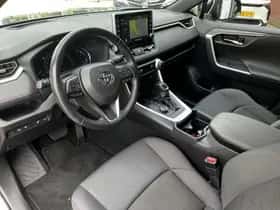 Toyota RAV4 (2021) thumbnail 2