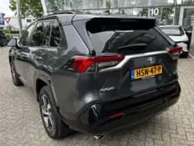 Toyota RAV4 (2021) thumbnail 3