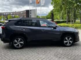 Toyota RAV4 (2021) thumbnail 6