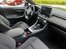 Toyota RAV4 (2021) thumbnail 10
