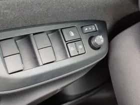 Toyota Yaris Cross (2025) thumbnail 17